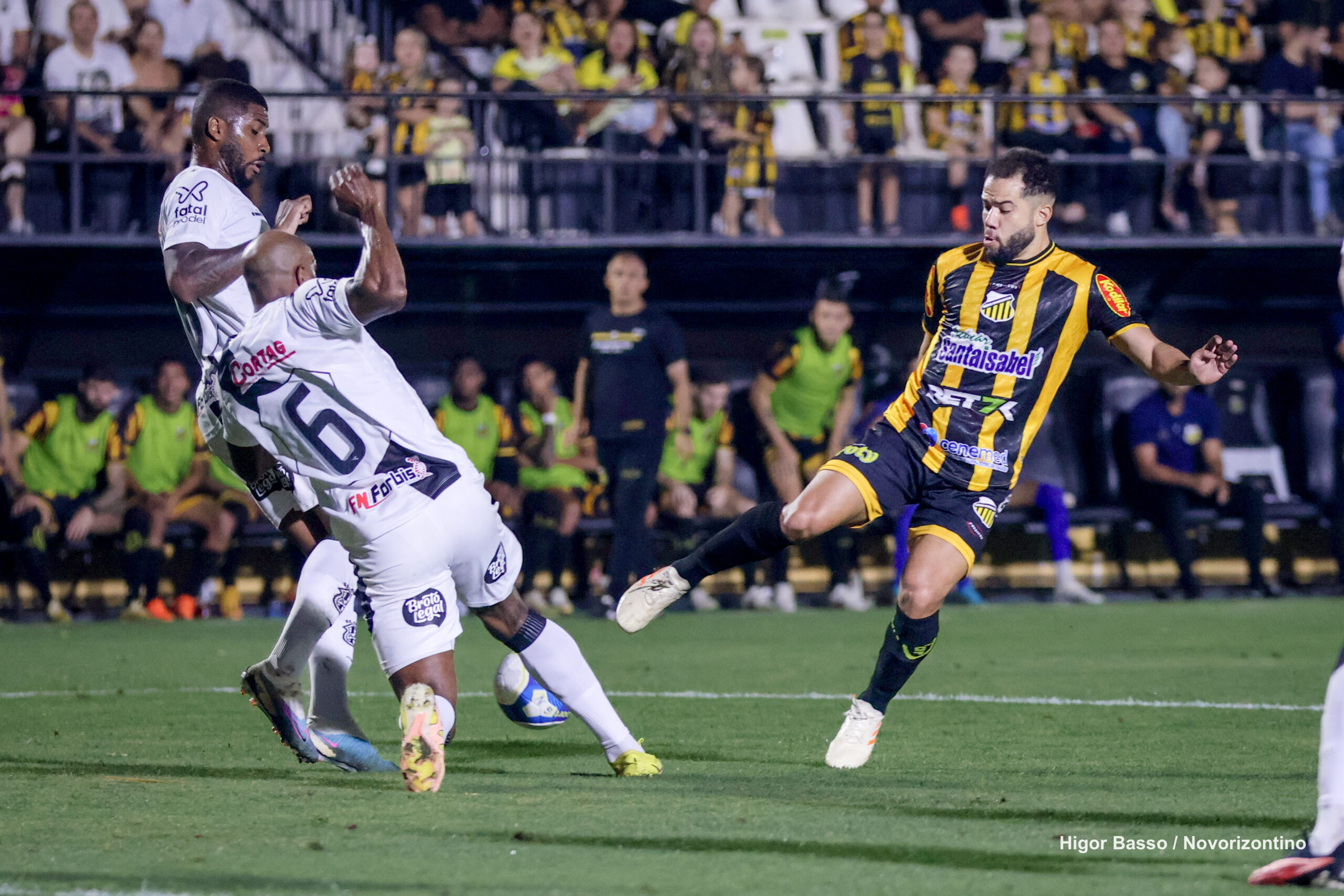 Novorizontino x Ponte Preta em partida pela Série B