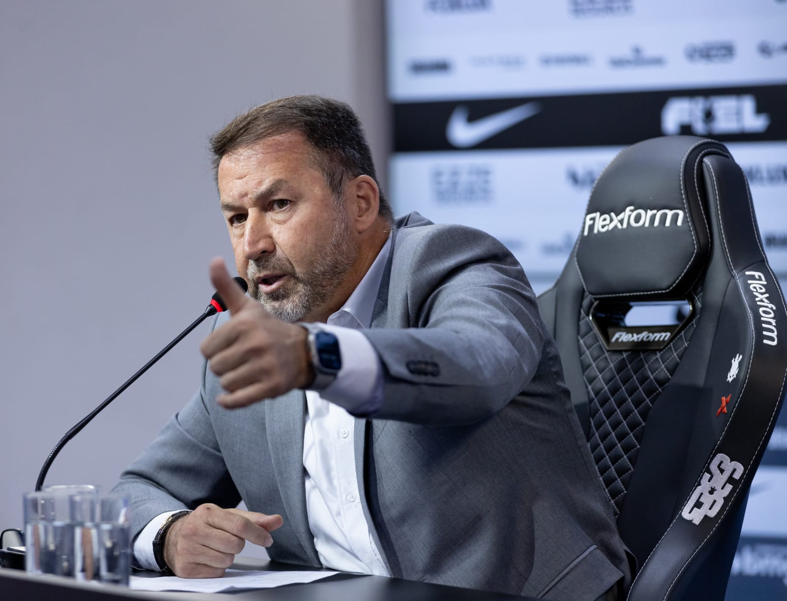 Conselho do Corinthians agenda reunião para decidir sobre impeachment de Augusto Melo
