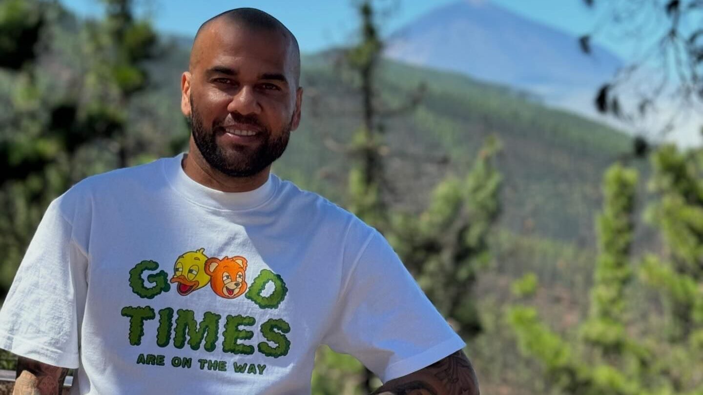 Daniel Alves publicou seu primeiro registro após seis meses fora da prisão, recebendo curtida de atletas de Corinthians, Flamengo e Manchester United — Foto: Reprodução/Instagram