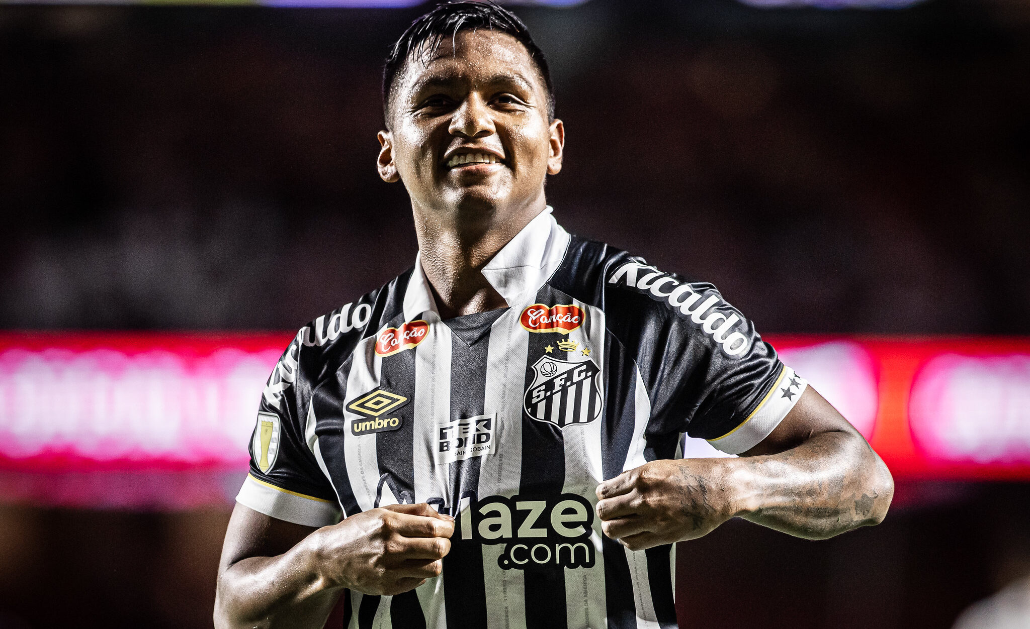 Alfredo Morelos, que pertence ao Santos, causou um acidente na Colômbia após dirigir embriagado
