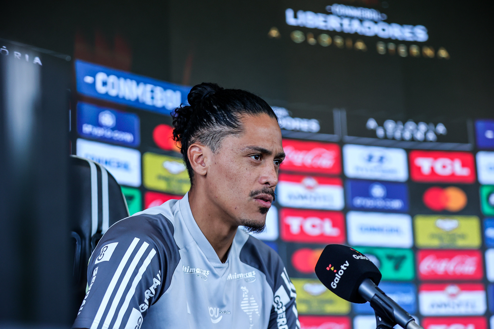 Maurício Lemos, antes titular do Atlético, pode voltar a atuar após quase deixar o clube — Foto: Pedro Souza/Atlético