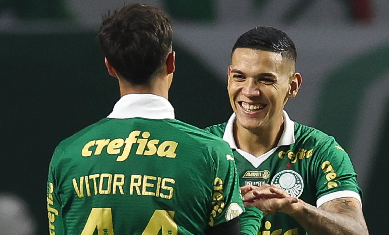 Dupla do Palmeiras está entre os melhores jovens zagueiros do mundo — Foto: Cesar Greco/Palmeiras