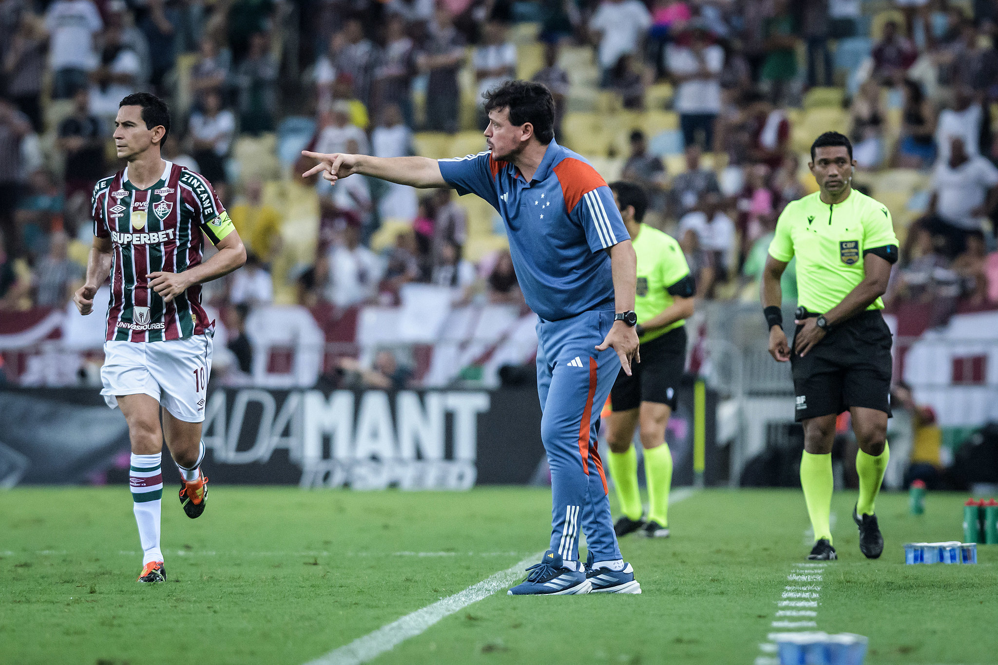 Fernando Diniz deu forte bronca nos jogadores do Cruzeiro após a derrota para o Fluminense — Foto: Gustavo Aleixo/Cruzeiro