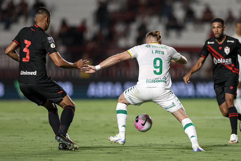 Atlético-GO e Cuiabá ficam só no empate e se complicam na Série A do Brasileirão — Foto: AssCom Dourado