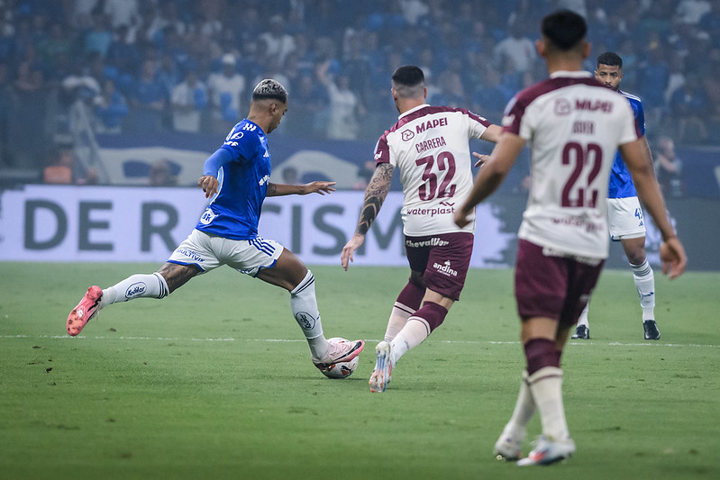 Cruzeiro e Lanús só empatam no Mineirão pela semifinal da Sul-Americana