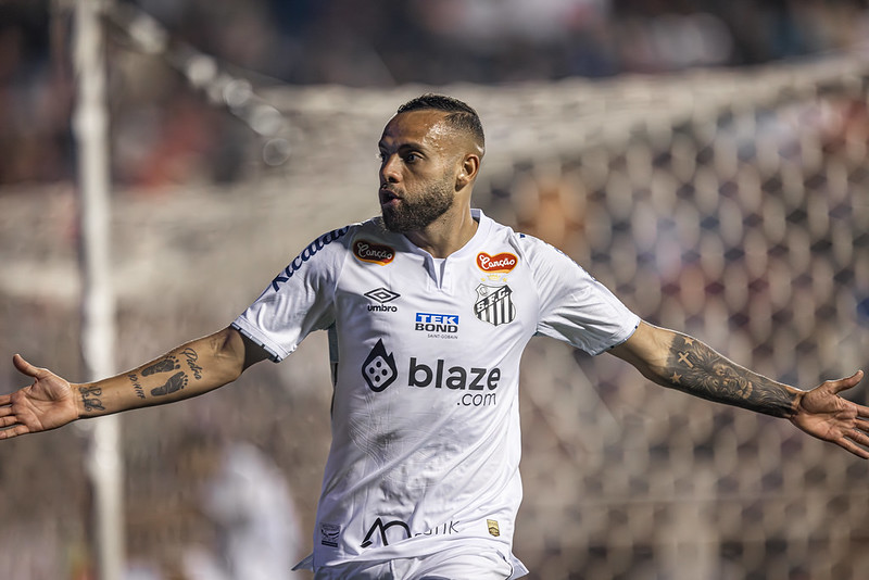 Guilherme foi o grande destaque da vitória do Santos sobre o Ituano
