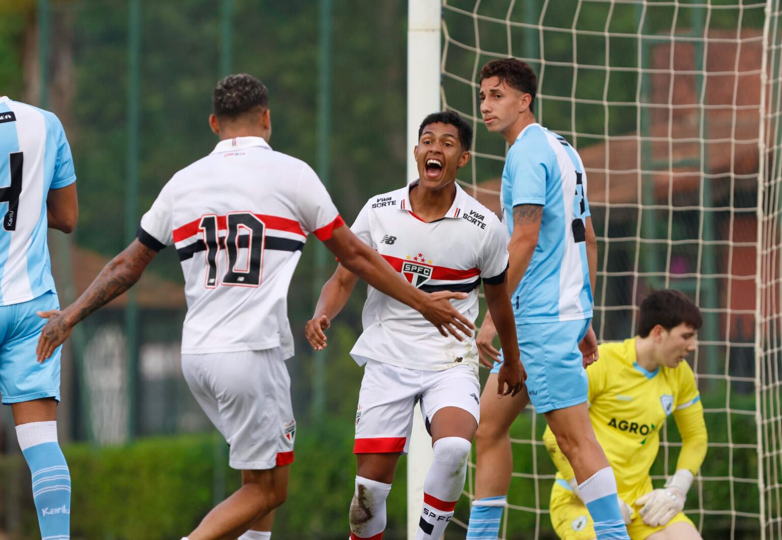 Jovem atacante Atacante Ryan Francisco é artilheiro do sub-20 nesse ano e renovou com o São Paulo até 2028 — Foto: ubens Chiri / São Paulo FC
