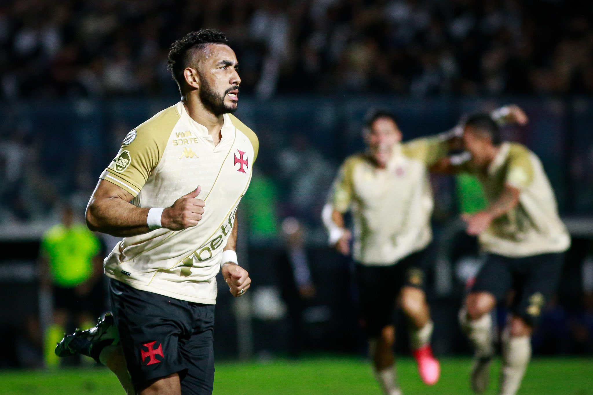 Payet marcou duas vezes no primeiro tempo da vitória do Vasco contra o Bahia