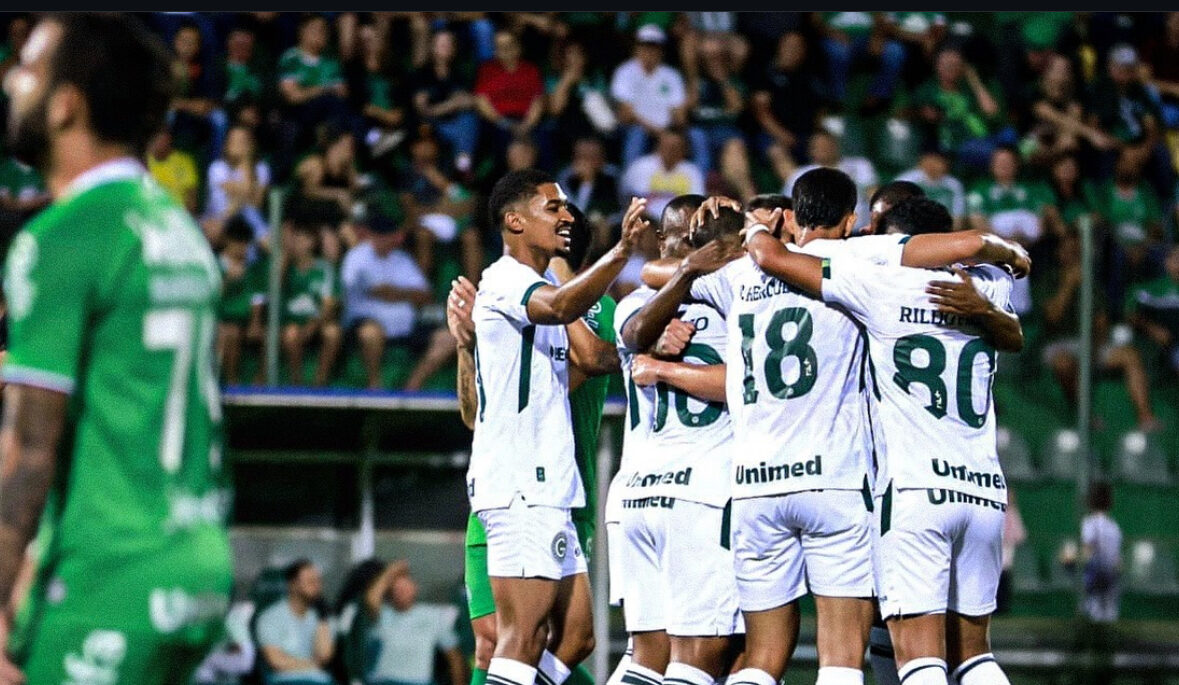 Fora de casa, Goiás goleia a Chapecoense pela 33ª rodada da Série B — Foto: Divulgação/Goiás