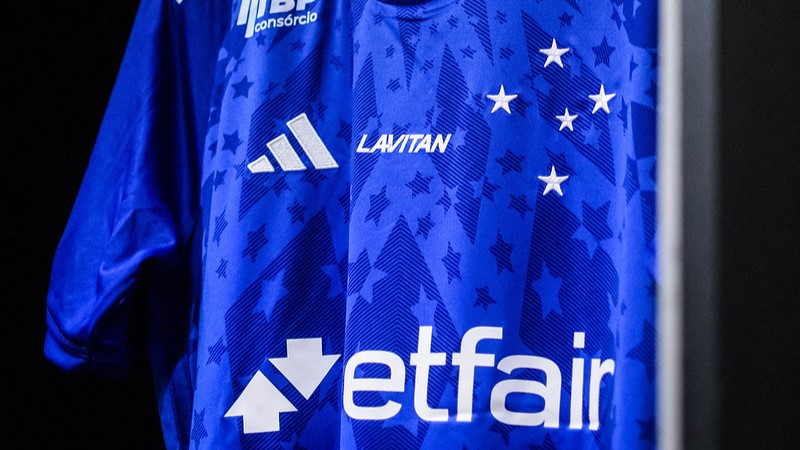 Cruzeiro e Adidas planejam lançamento de camisa para março, mas imagem vaza na internet