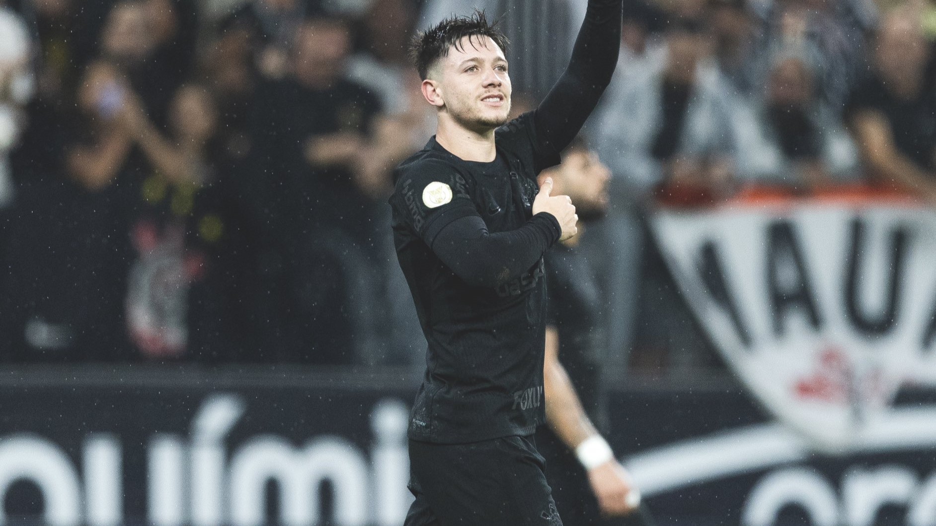 Rodrigo Garro, do Corinthians, é o jogador que mais sofreu faltas no Brasileirão