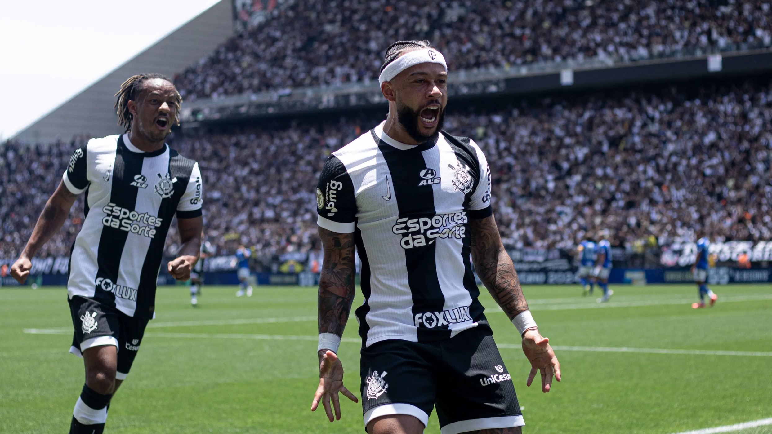 Memphis Depay já tem seis gols e quatro asssitências pelo Corinthians