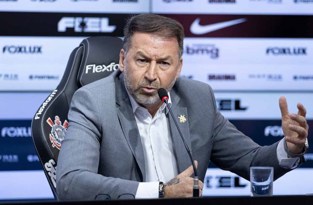 Impeachment de Augusto Melo no Corinthians é suspenso