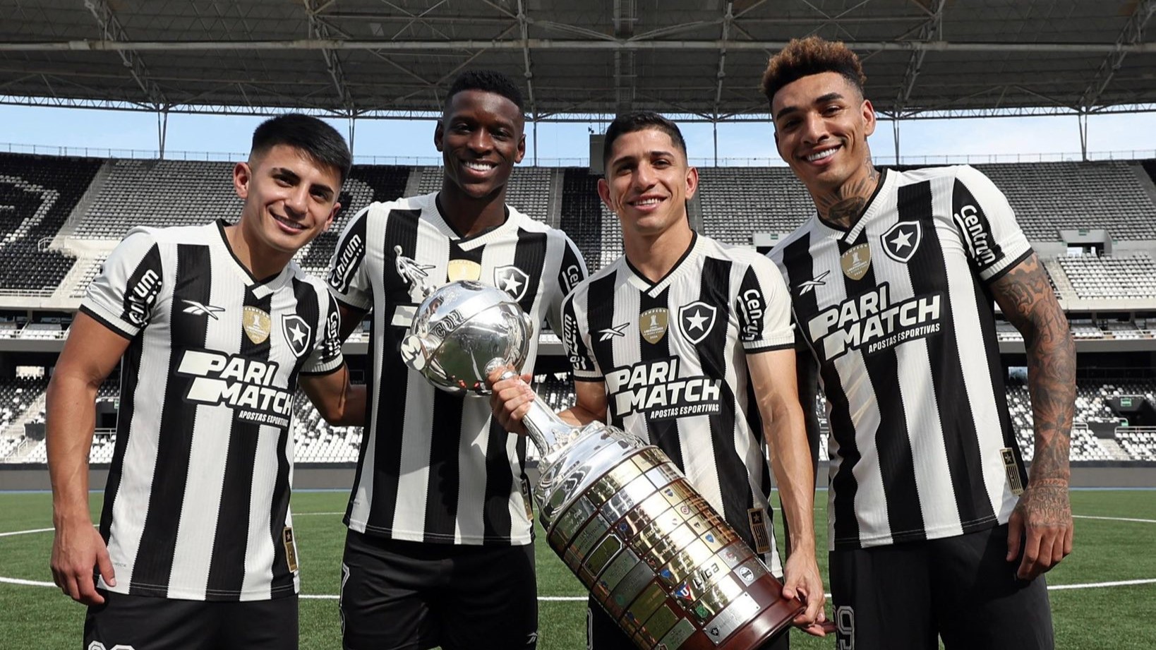 Do quarteto de ataque, apenas um jogador pode permanecer no Botafogo, segundo Textor