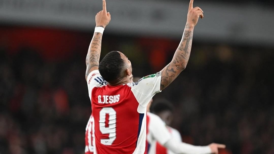 Gabriel Jesus celebra um dos seus gols pelo Arsenal nesta quarta
