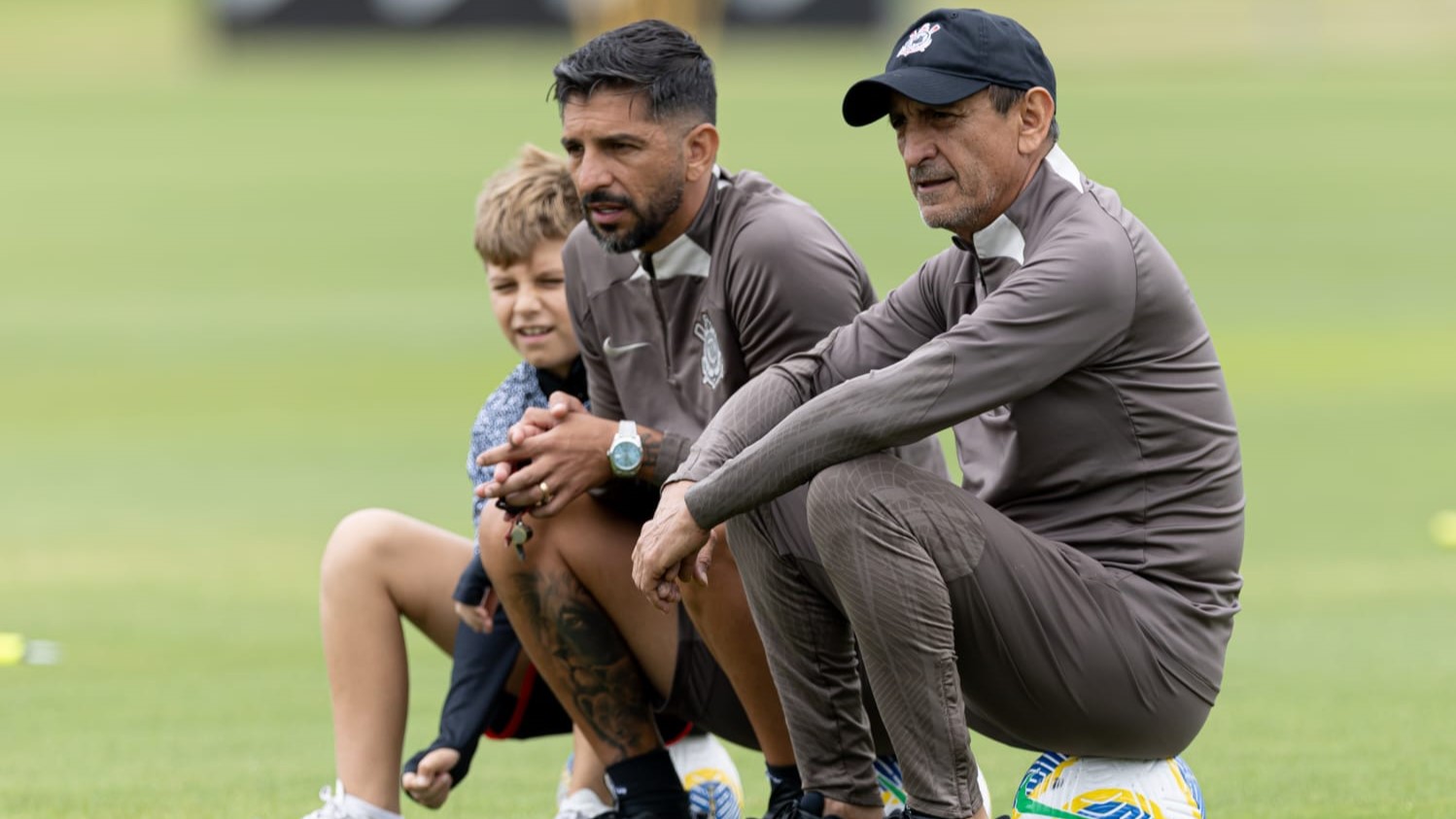 Trabalhos no Vasco e no Corinthians seriam impedimentos para Ramón e Emiliano assumirem o Santos.