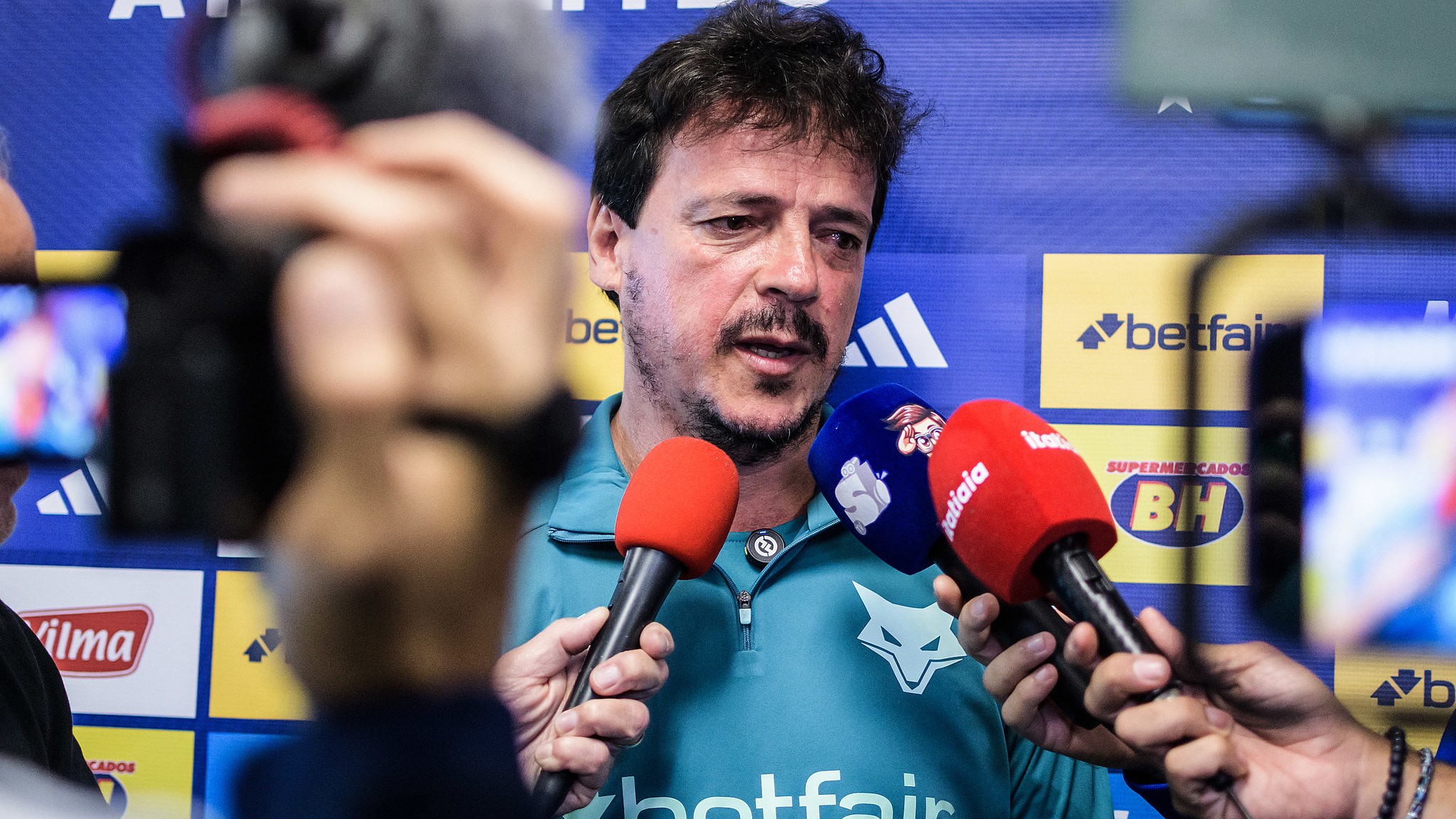 Vasco aumenta tempo de contrato em proposta para Fernando Diniz