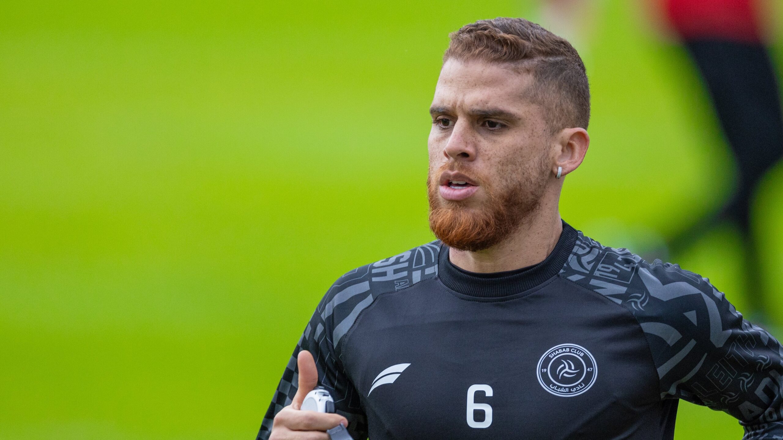 Cuellar deixa o Al-Shabab e assina com gigante do Brasileirão