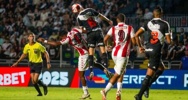 Vasco e Bangu ficam no empate em São Januário