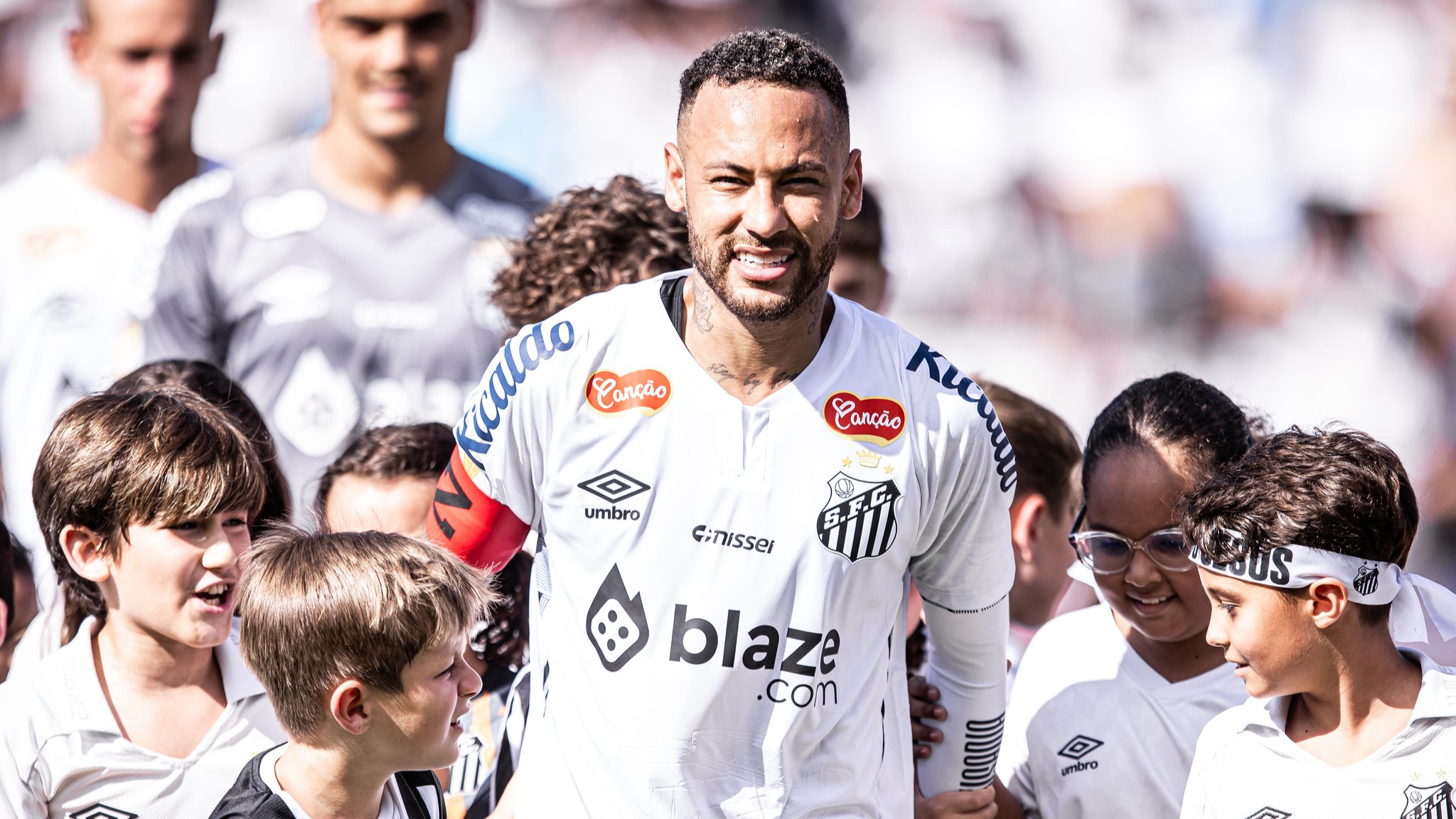 Salário de Neymar no Santos ultrapassa os 4 milhões de reais, afirma portal