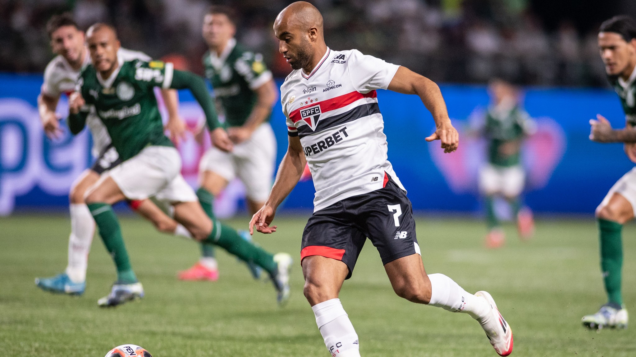 Lucas Moura se aproxima de retorno aos jogos do São Paulo