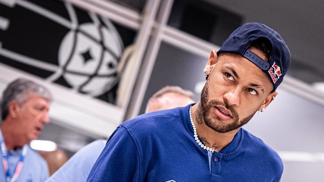 Neymar deverá ser titular na partida contra o Atlético.