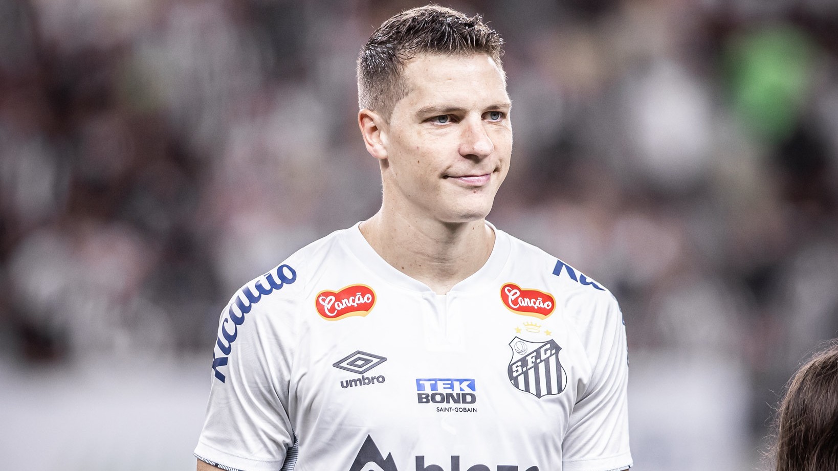 Julio Furch ainda não entrou em campo pelo Santos desde a chegada de Pedro Caixinha