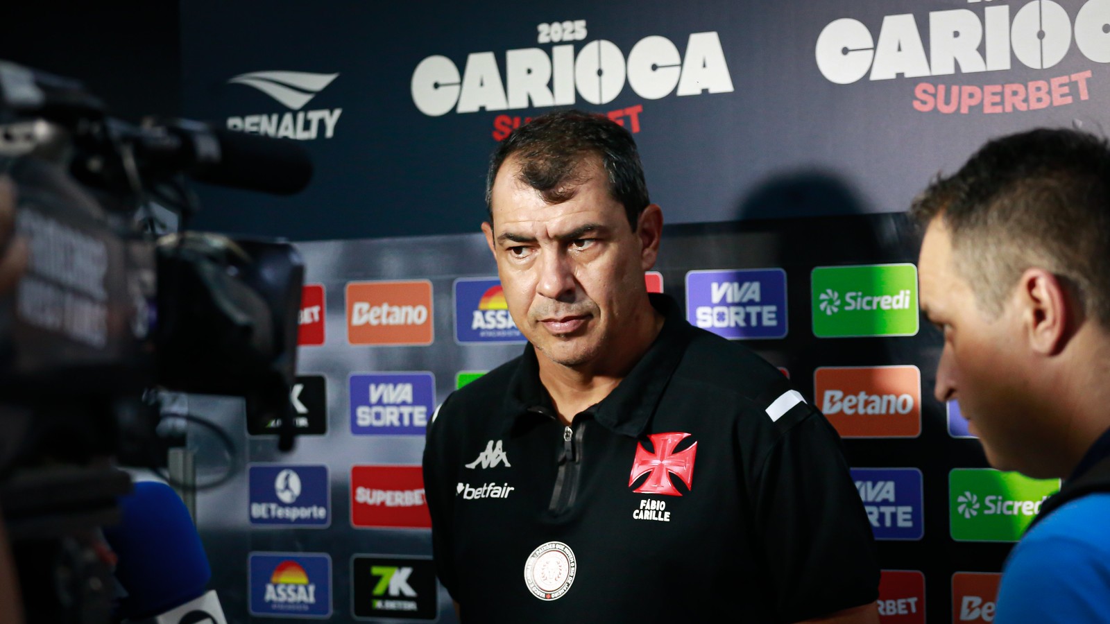 Fábio Carille ganha novidades para escalar o Vasco em estreia contra o Santos