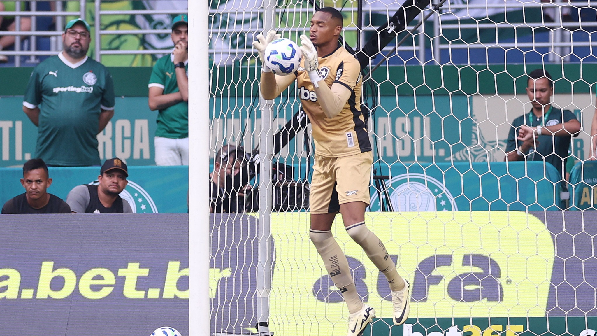 Jhon, do Botafogo, é o 'rei da cera' na primeira rodada da Série A