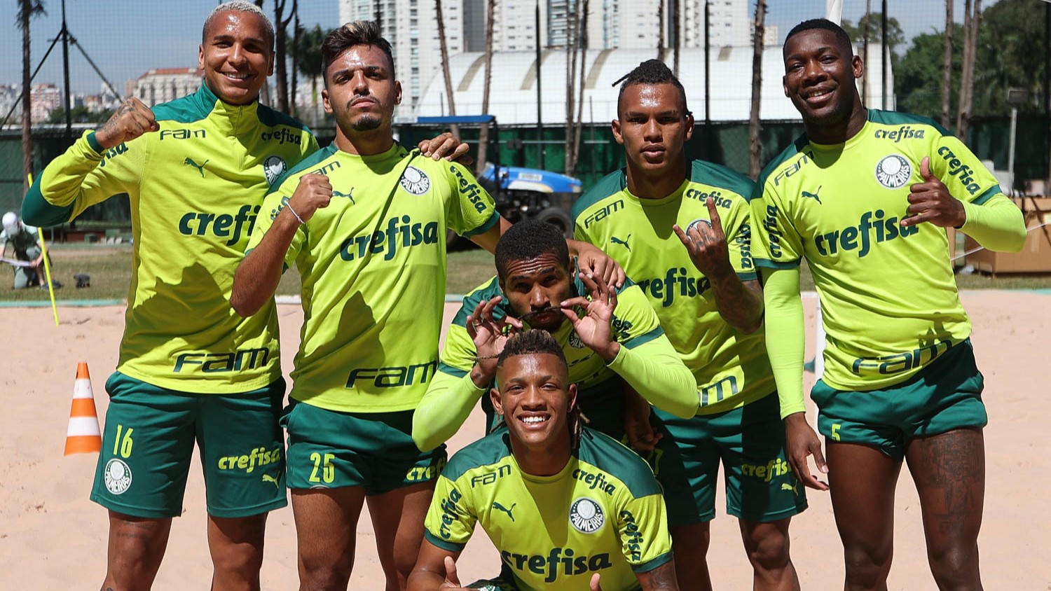 Cria do Palmeiras, Gabriel Menino desabafa sobre má fase no clube e alega estar feliz em 'nova casa'