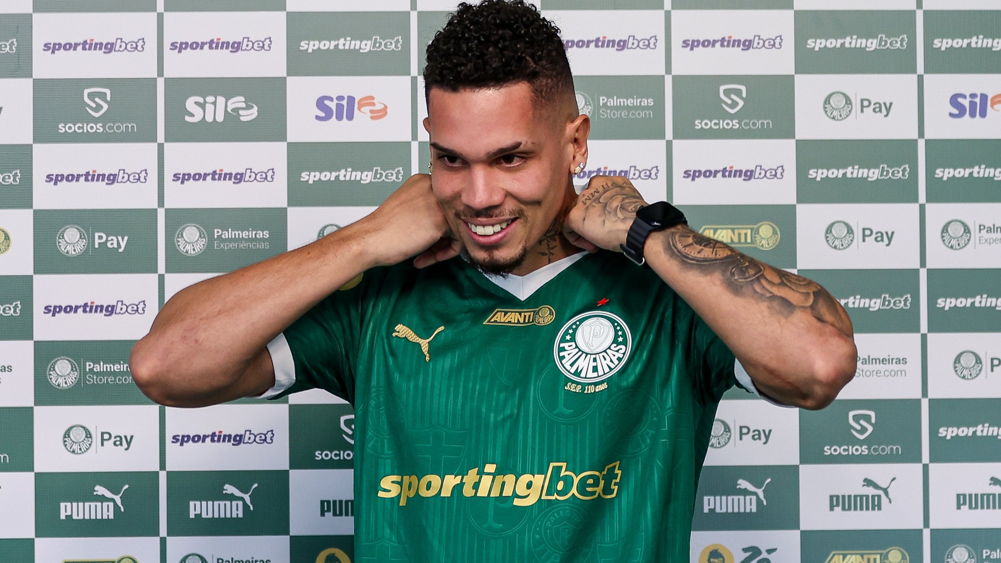 Paulinho é liberado e pode estrear pelo Palmeiras na temporada