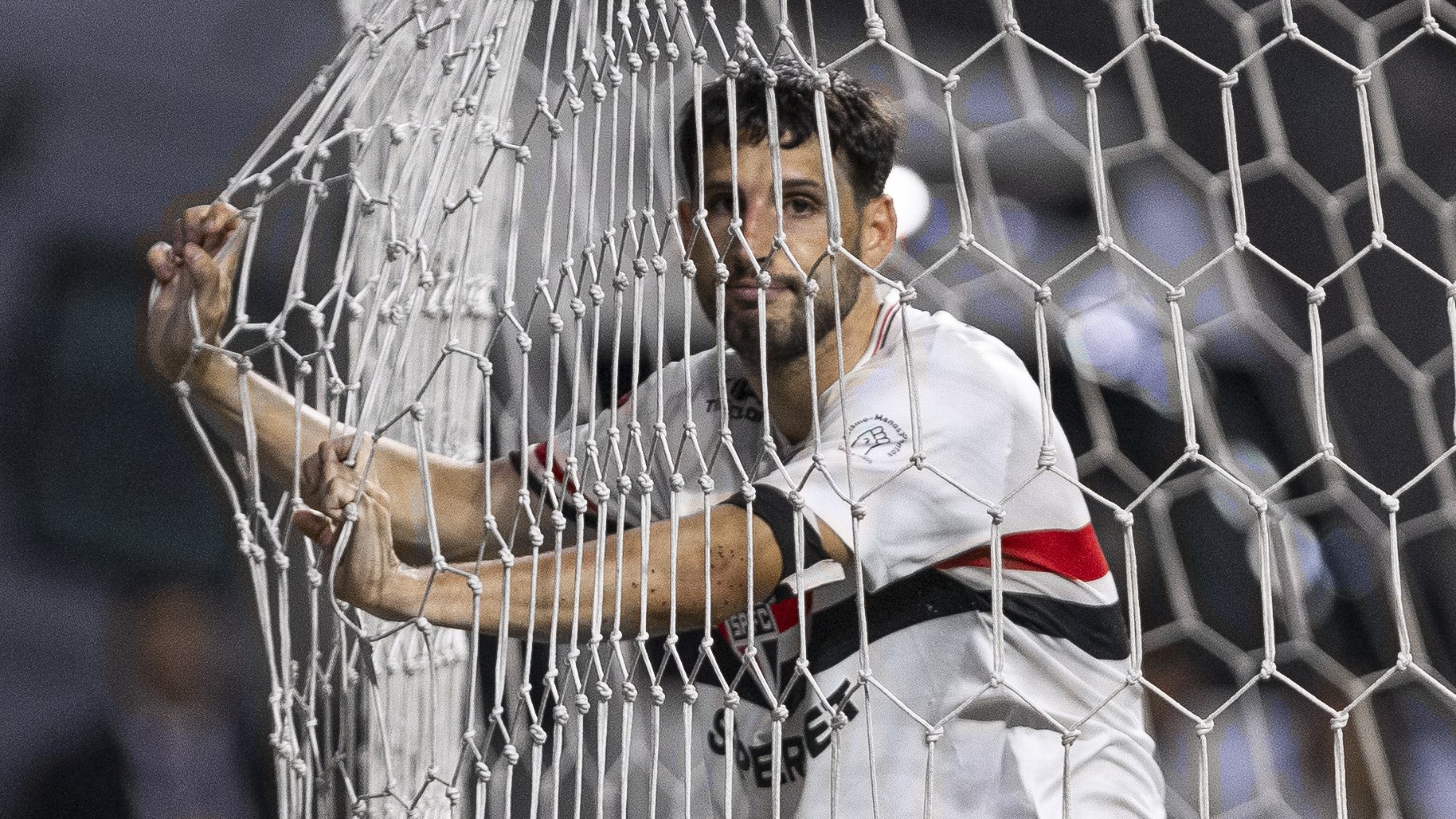 Calleri rompeu o ligamento cruzado anterior do joelho e não deve mais atuar pelo São Paulo em 2025