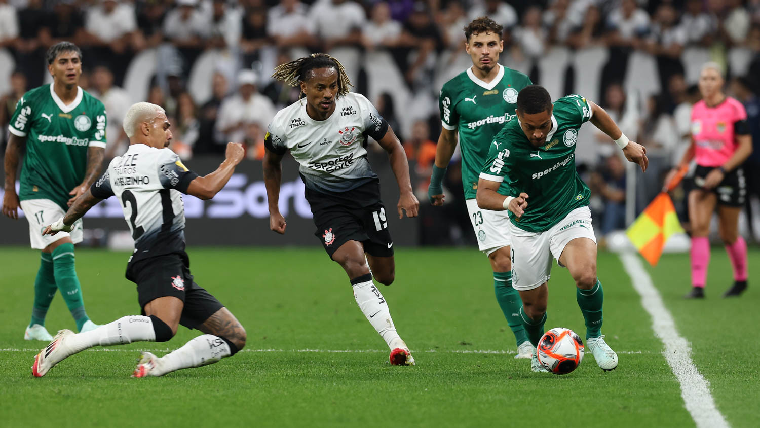 Confusão na final do Paulistão gera punições para atletas de Palmeiras e Corinthians