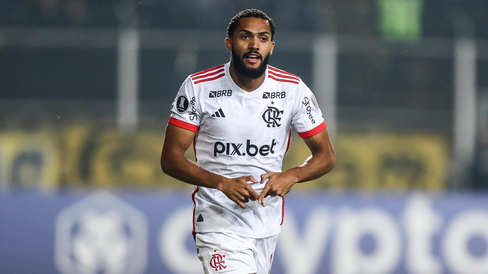 Juninho vira 'herói improvável' do Flamengo em estreia na Libertadores
