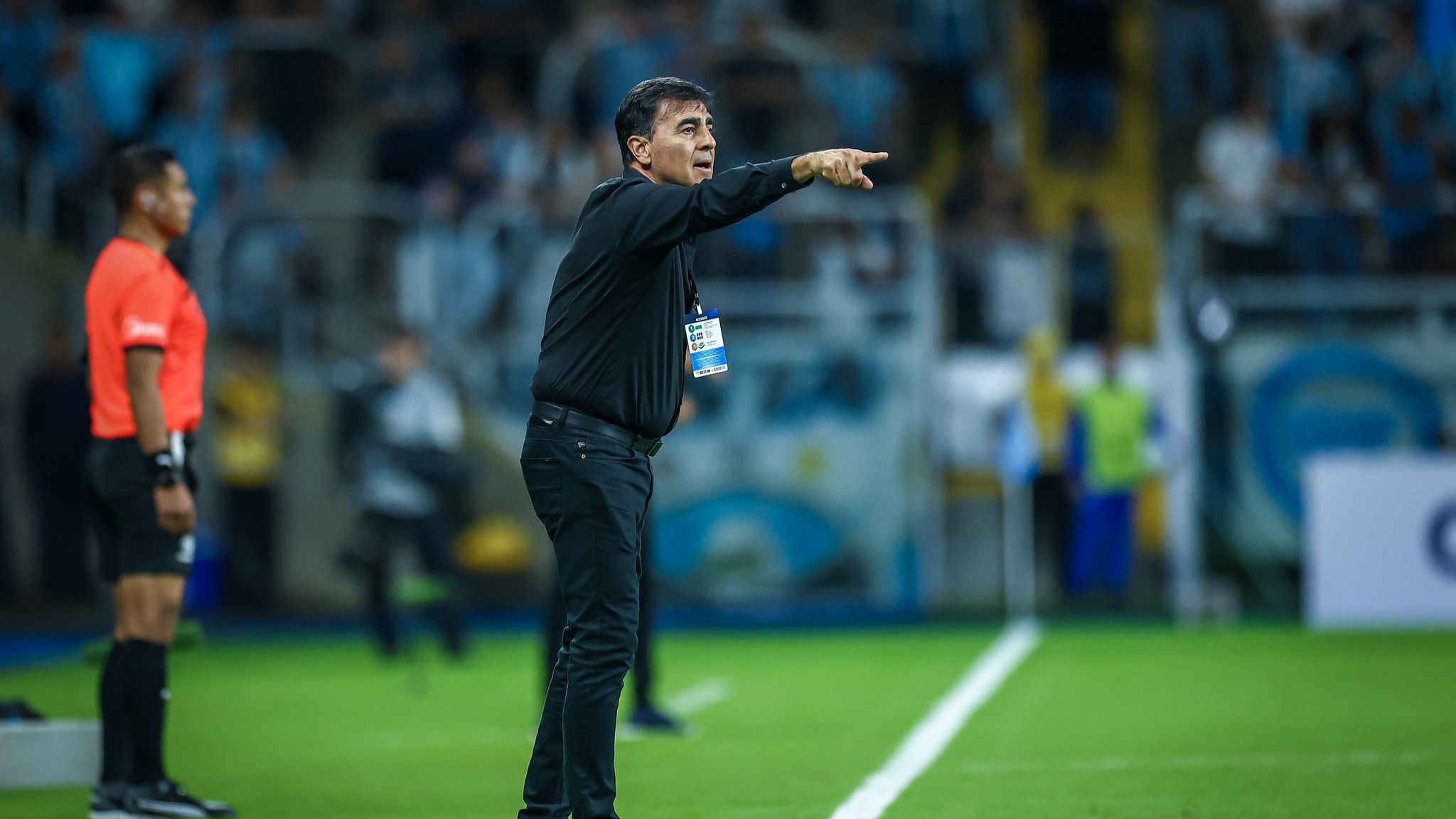 Gustavo Quinteros rebate críticas em vitória do Grêmio na Sul-Americana