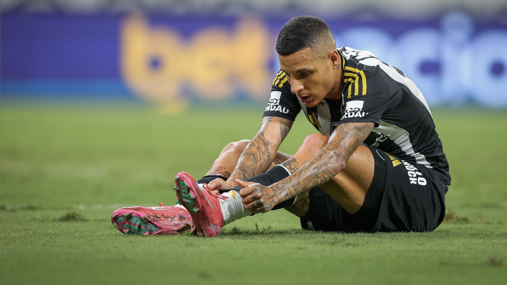 Atlético confirma lesão de Arana, mais um para o 'time' de ausências