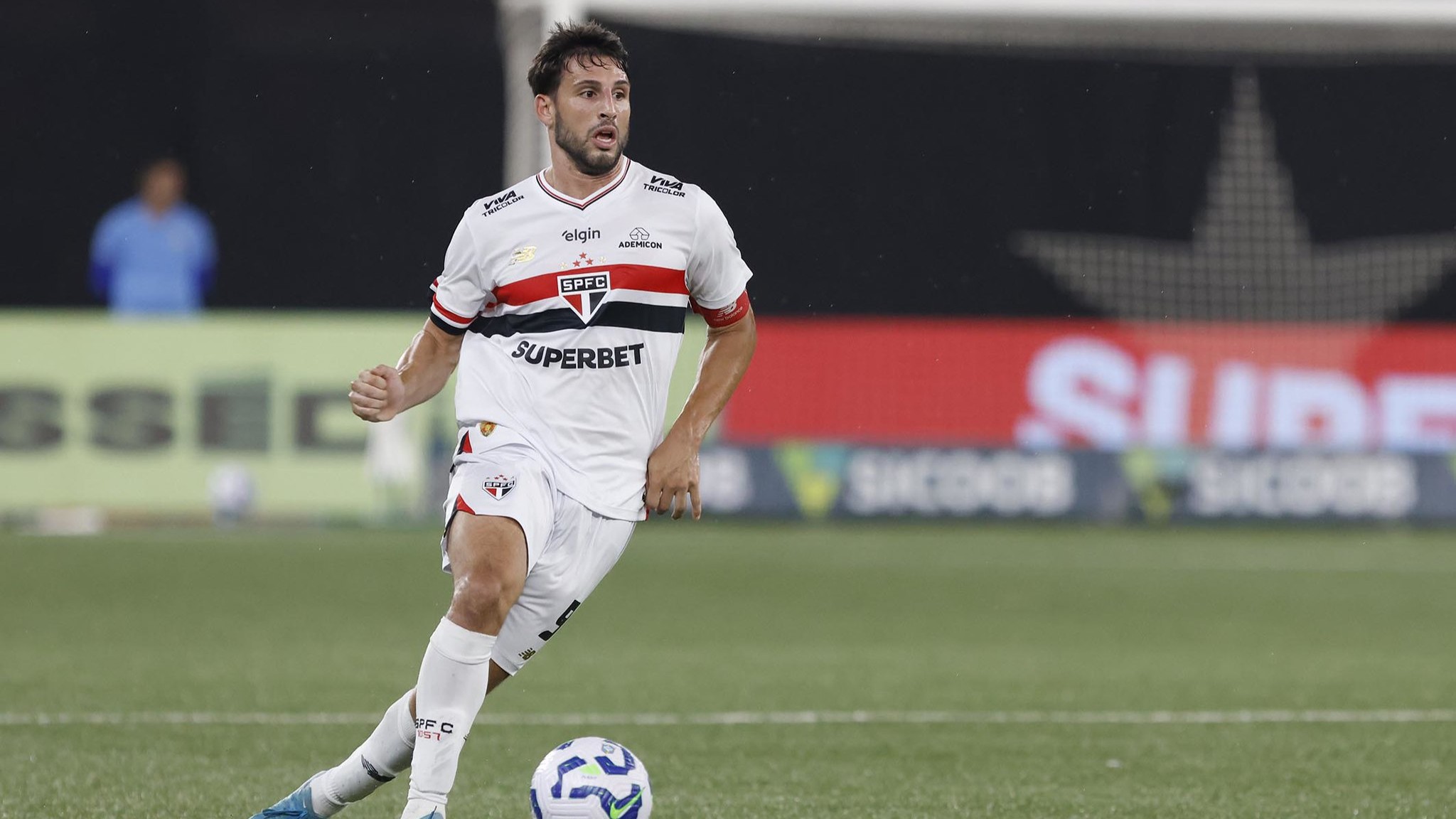 Calleri fará exames no CT da Barra Funda e corre risco de lesão grave no São Paulo