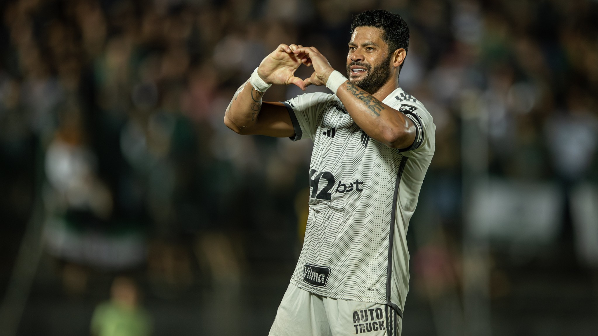 Hulk passa Neymar e se torna o brasileiro com mais gols no planeta