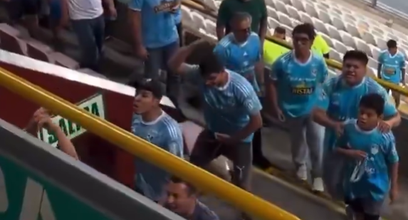 Torcedor do Sporting Cristal imita macaco em direção a palmeirenses