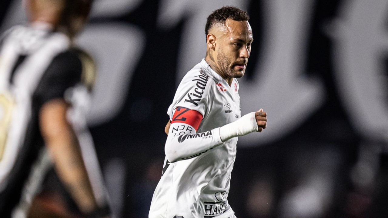 Neymar começa como titular, mas sente lesão em jogo do Santos