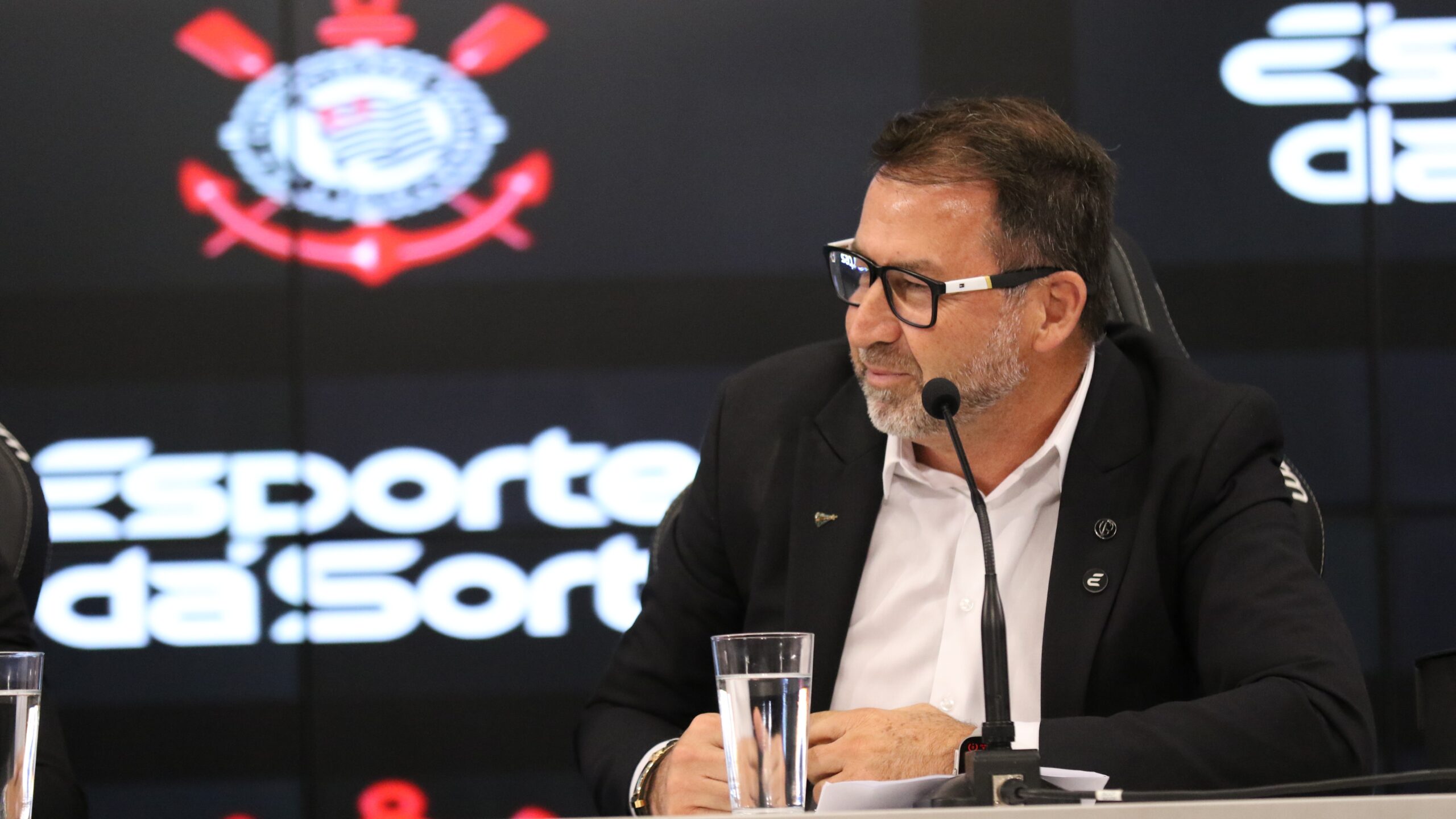 Corinthians pode ficar sem outros seis diretores caso Augusto Melo não renuncie; entenda