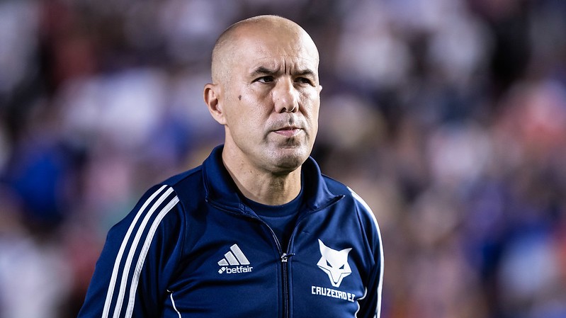 Leonardo Jardim manteve 100% de aproveitamento pelo Brasileirão, jogando em casa.
