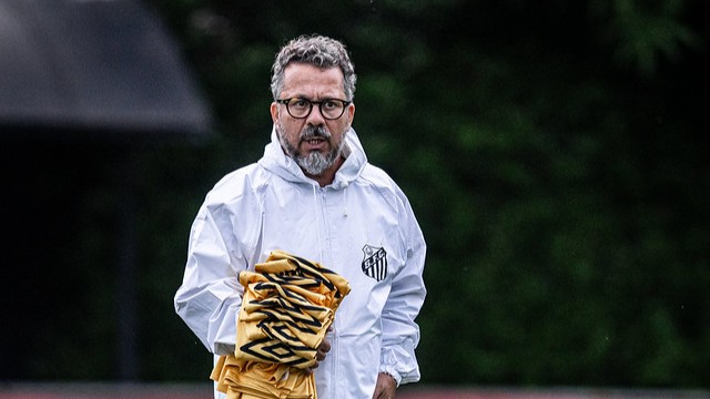 Cléber Xavier terá o Santos como seu primeiro trabalho profissional.