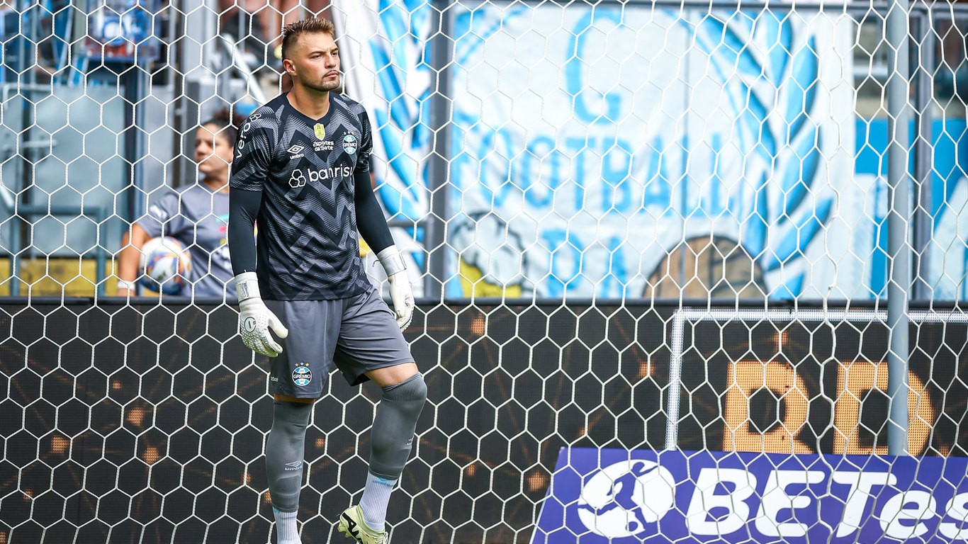 Grando confirma propostas do Palmeiras e garante "cabeça no Grêmio"