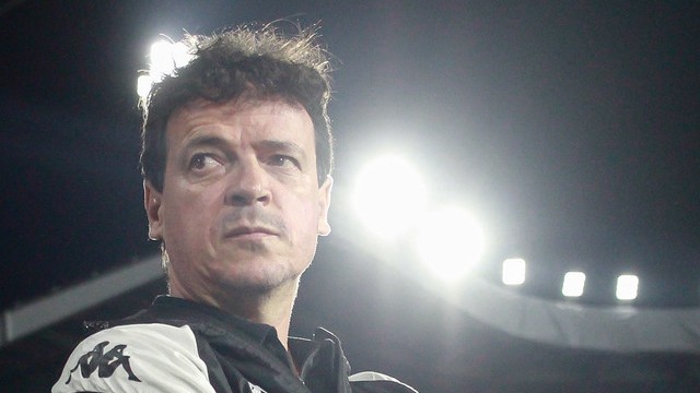 Fernando Diniz tem confiança de Pedrinho em retorno ao Vasco.