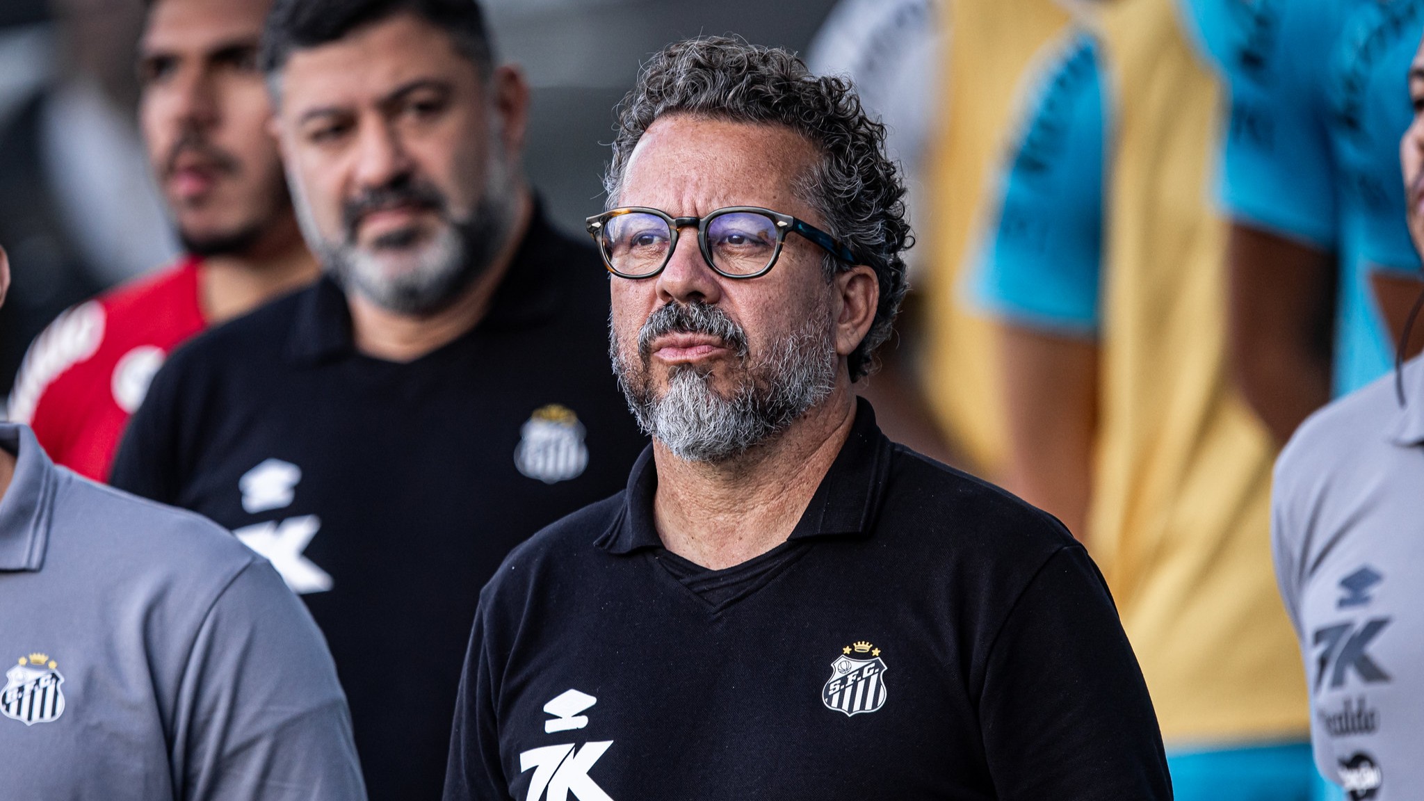 Santos atende pedido de Cléber Xavier e acerta com volante ex-Flamengo