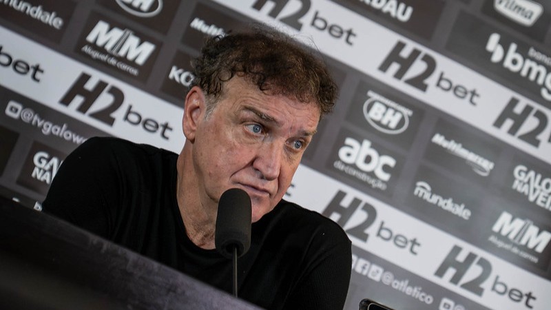 Cuca aguarda retorno de atacante que estava no Bolívar e pode virar 'reforço' para o Atlético